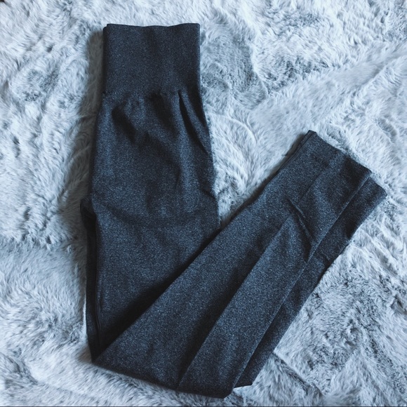 NEW! Dark Gray Contour Seamless Leggings - Picture 2 of 10